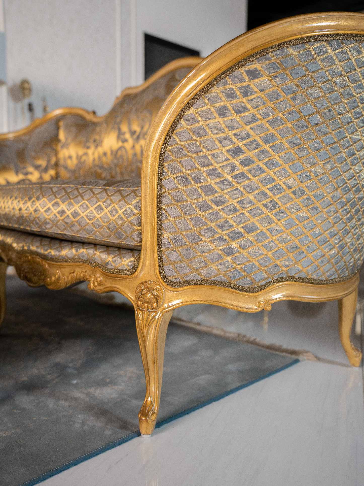 Classical Sofa 6 - Image 13
